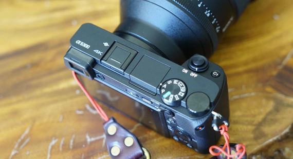 Sony A6300 camera review and breakdown video